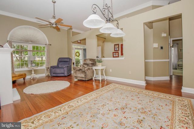 60 E COTTAGE LN E, Columbus, NJ 08022