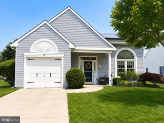 60 E COTTAGE LN E, Columbus, NJ 08022