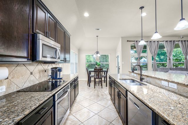 824 Water Oak, Schertz, TX 78154
