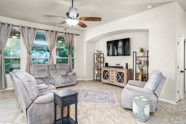 824 Water Oak, Schertz, TX 78154