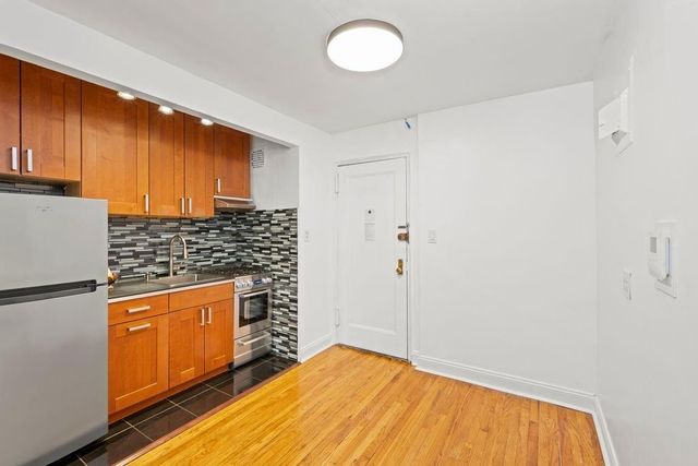 15 Oliver St Apt 3C, New York City, NY 11209