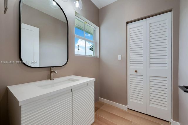 6356 SW 14th St, West Miami, FL 33144