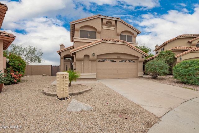 2901 E Woodland Drive, Phoenix, AZ 85048