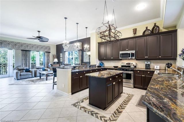 2826 Tiburon BLVD E 103, Naples, FL 34109