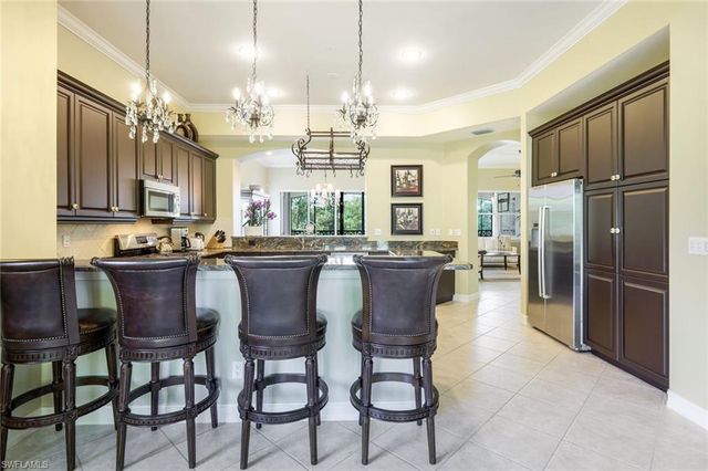 2826 Tiburon BLVD E 103, Naples, FL 34109