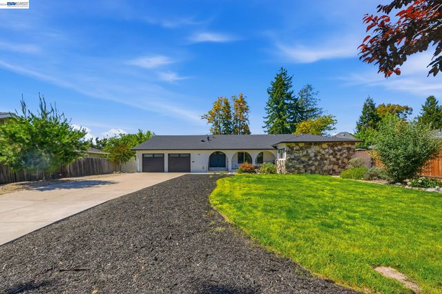 540 Hamilton Way, Pleasanton, CA 94566