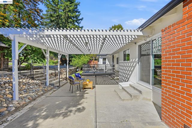 540 Hamilton Way, Pleasanton, CA 94566