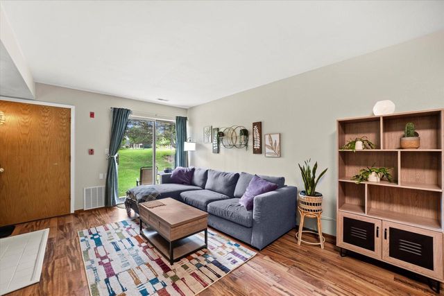847 W Puetz ROAD, Oak Creek, WI 53154