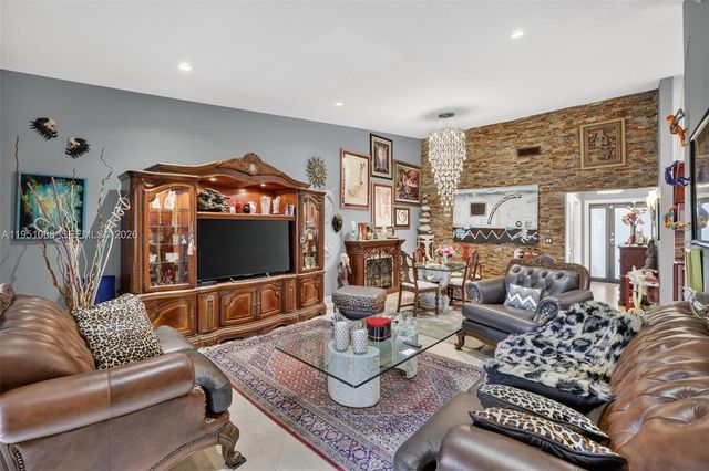 21248 Harbor Way 243-24, Aventura, FL 33180