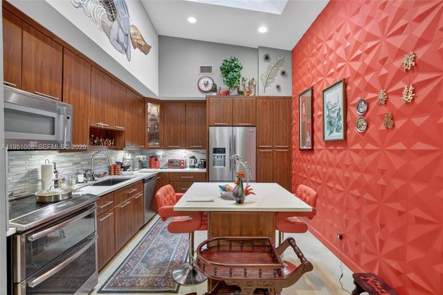 21248 Harbor Way 243-24, Aventura, FL 33180