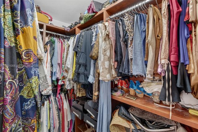 21248 Harbor Way 243-24, Aventura, FL 33180