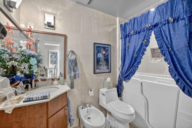 21248 Harbor Way 243-24, Aventura, FL 33180