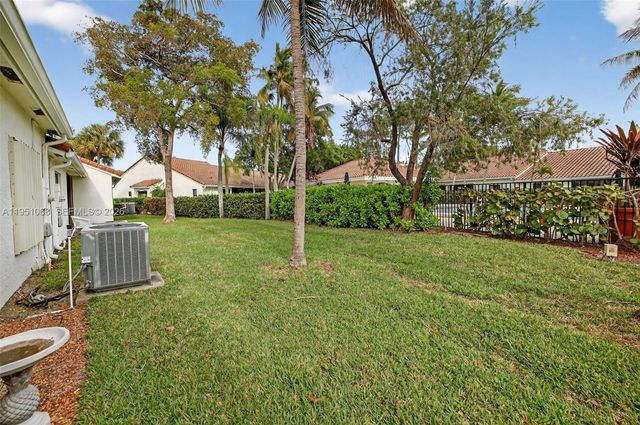 21248 Harbor Way 243-24, Aventura, FL 33180