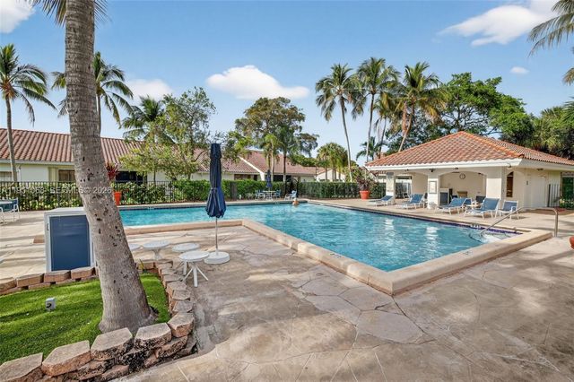 21248 Harbor Way 243-24, Aventura, FL 33180