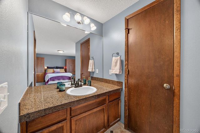 4316 S Blackhawk Way, Aurora, CO 80015