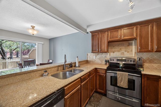 4316 S Blackhawk Way, Aurora, CO 80015