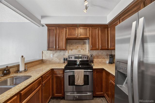 4316 S Blackhawk Way, Aurora, CO 80015