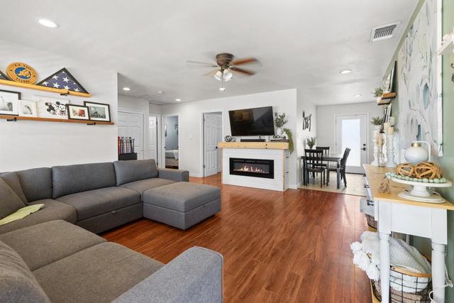 2101 Kellogg Way, Rancho Cordova, CA 95670