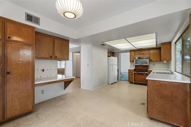 10042 Sprit Circle, Huntington Beach, CA 92646