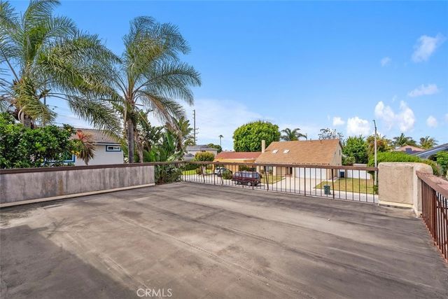 10042 Sprit Circle, Huntington Beach, CA 92646