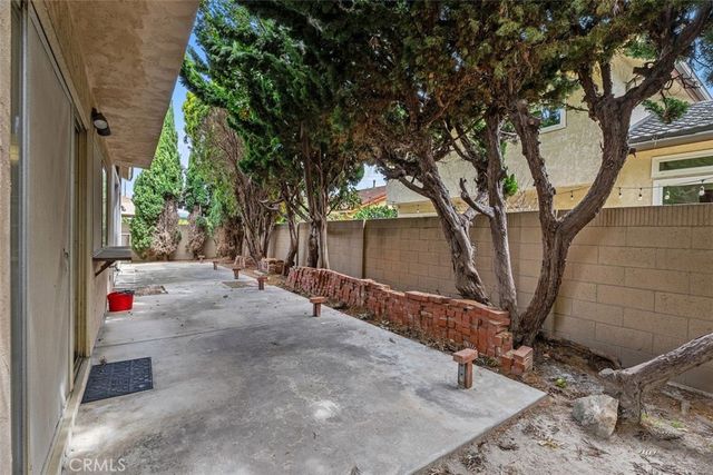 10042 Sprit Circle, Huntington Beach, CA 92646