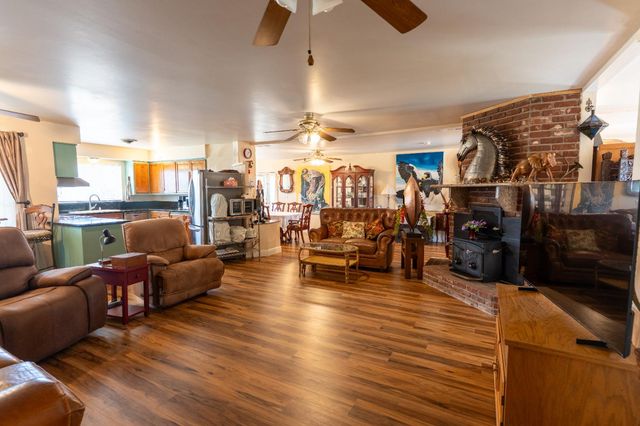 1389 S Highland Avenue, Sanger, CA 93657