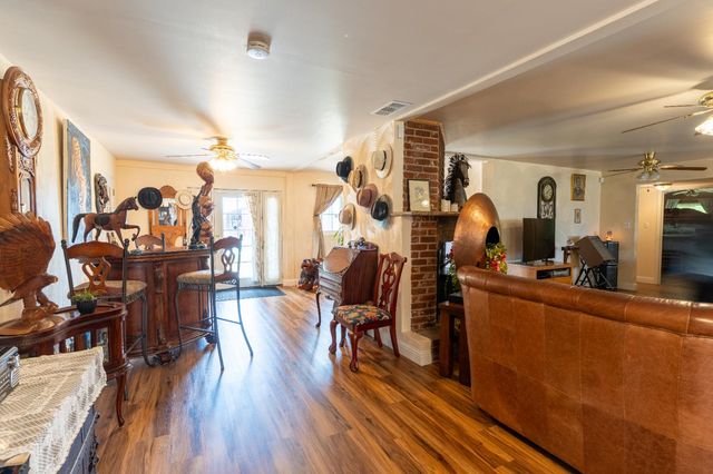 1389 S Highland Avenue, Sanger, CA 93657