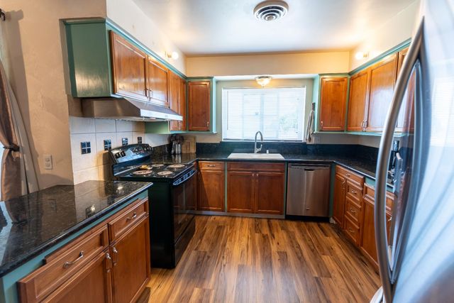 1389 S Highland Avenue, Sanger, CA 93657