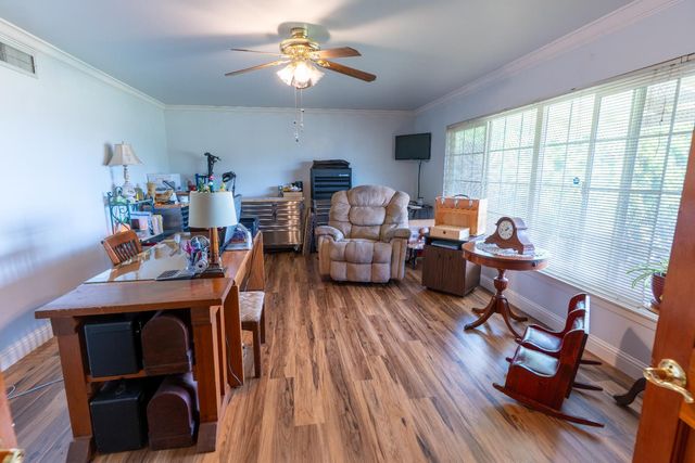 1389 S Highland Avenue, Sanger, CA 93657
