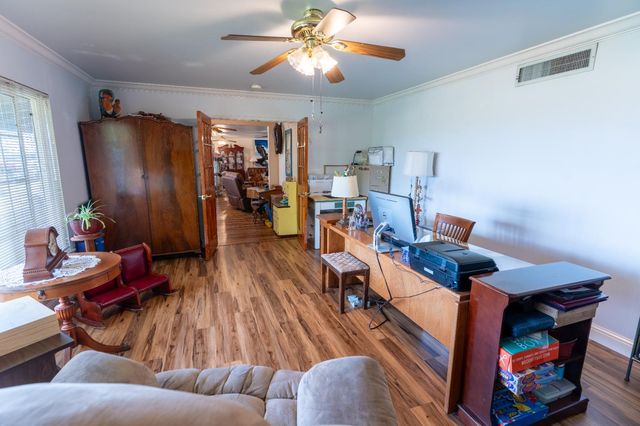 1389 S Highland Avenue, Sanger, CA 93657