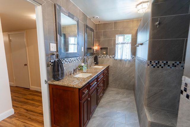 1389 S Highland Avenue, Sanger, CA 93657
