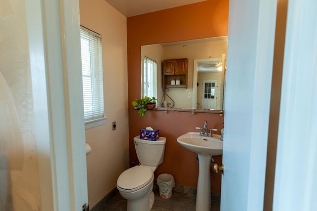 1389 S Highland Avenue, Sanger, CA 93657