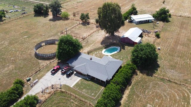 1389 S Highland Avenue, Sanger, CA 93657