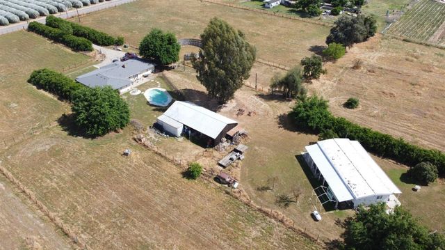 1389 S Highland Avenue, Sanger, CA 93657