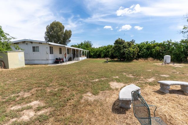 1389 S Highland Avenue, Sanger, CA 93657
