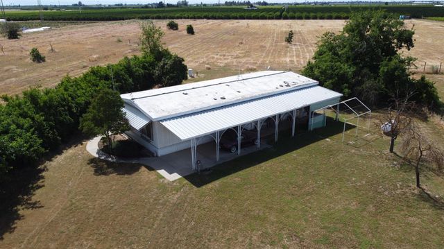 1389 S Highland Avenue, Sanger, CA 93657