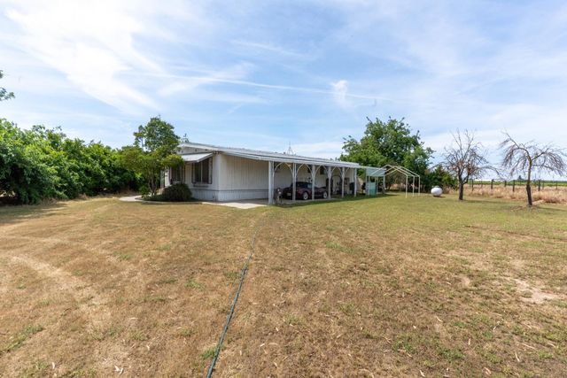 1389 S Highland Avenue, Sanger, CA 93657