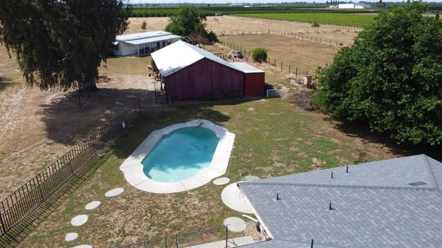 1389 S Highland Avenue, Sanger, CA 93657