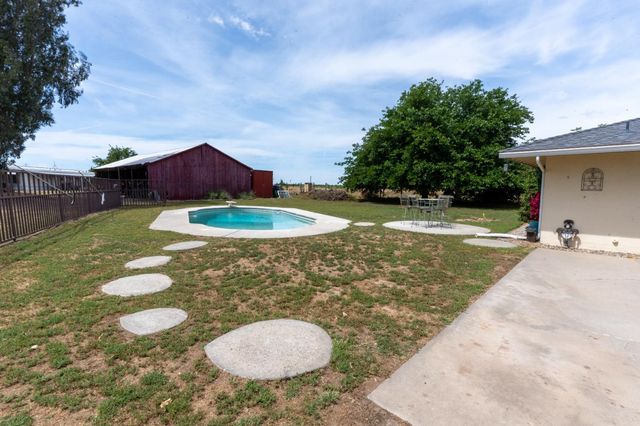 1389 S Highland Avenue, Sanger, CA 93657