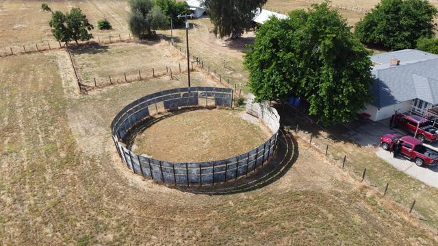 1389 S Highland Avenue, Sanger, CA 93657