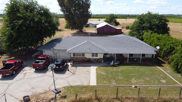 1389 S Highland Avenue, Sanger, CA 93657