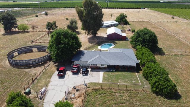 1389 S Highland Avenue, Sanger, CA 93657