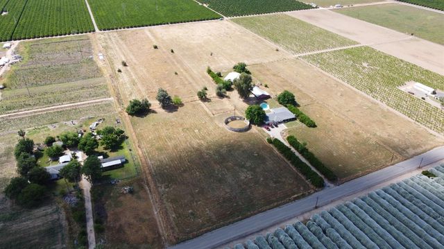 1389 S Highland Avenue, Sanger, CA 93657