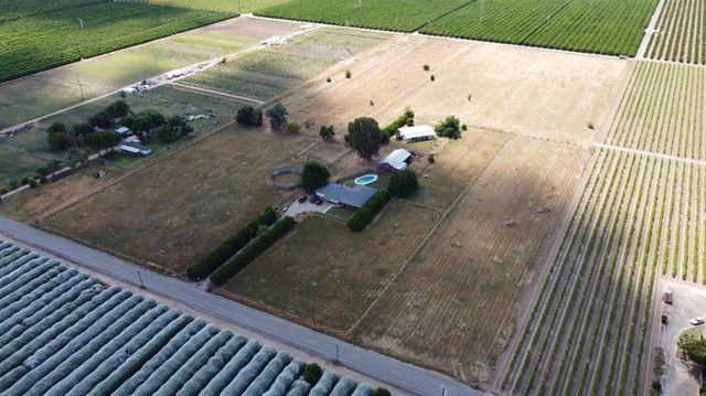 1389 S Highland Avenue, Sanger, CA 93657