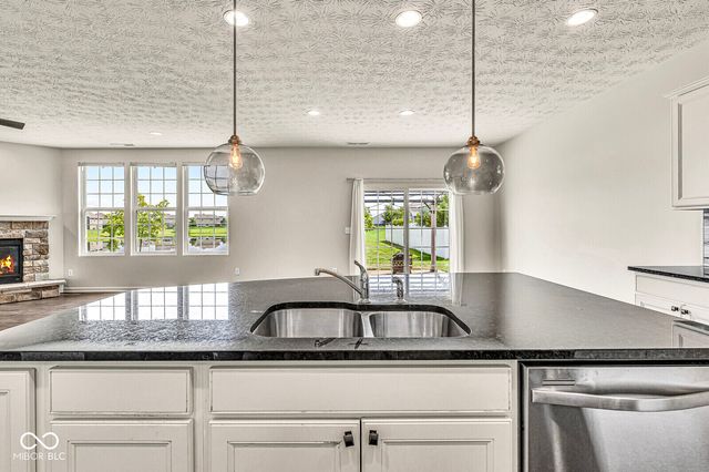 5719 Gateway East Drive, Whitestown, IN 46075
