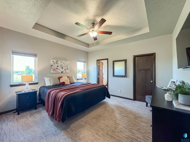 7804 S Brande Park Cir Circle, Sioux Falls, SD 57108