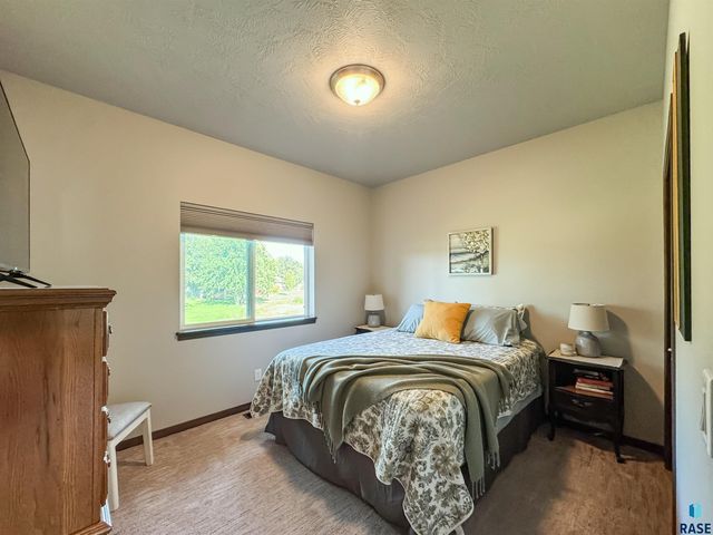 7804 S Brande Park Cir Circle, Sioux Falls, SD 57108
