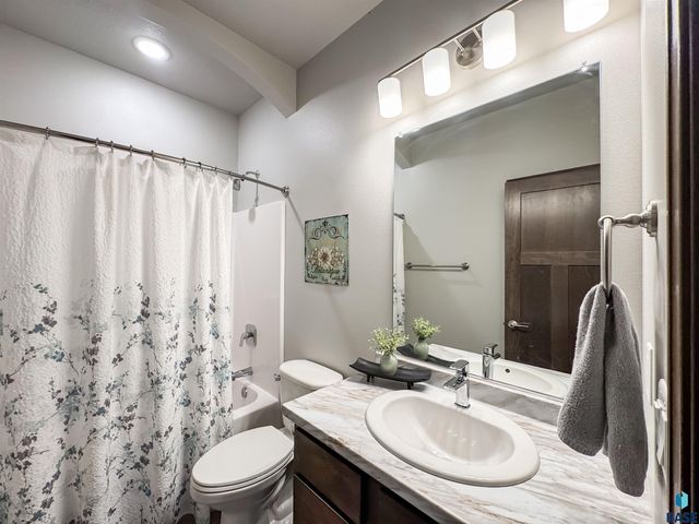 7804 S Brande Park Cir Circle, Sioux Falls, SD 57108