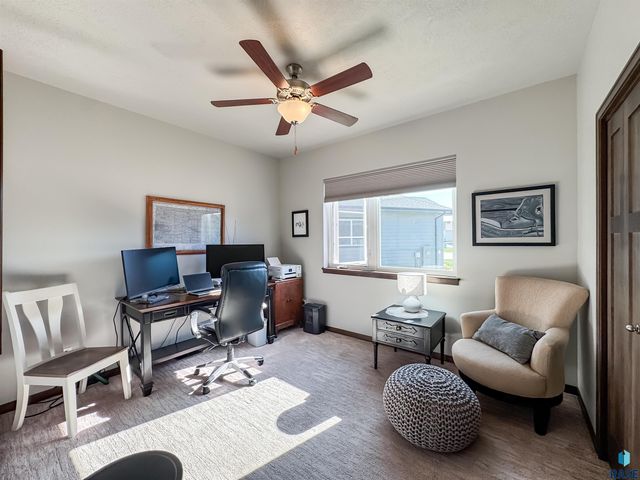 7804 S Brande Park Cir Circle, Sioux Falls, SD 57108
