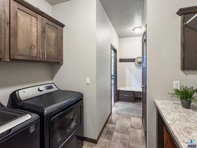 7804 S Brande Park Cir Circle, Sioux Falls, SD 57108